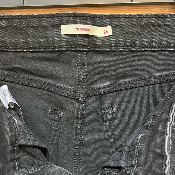 Levi Women’s 711 Skinny - Picture 4 of 6